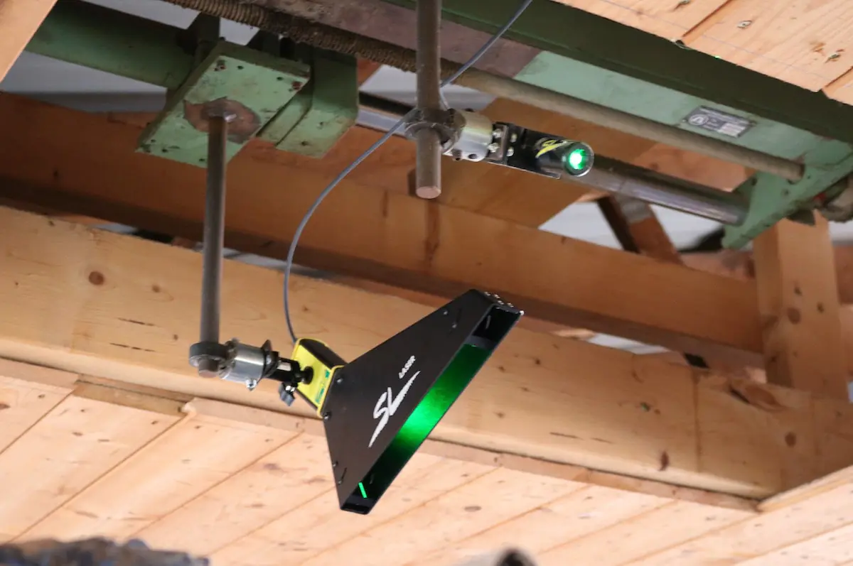 Positionierlaser im Einsatz an Decke